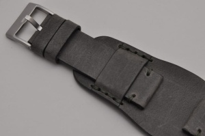 Pasek Skórzany Vintage z podkładką, Ciemny szary, Zielona nić, 22mm